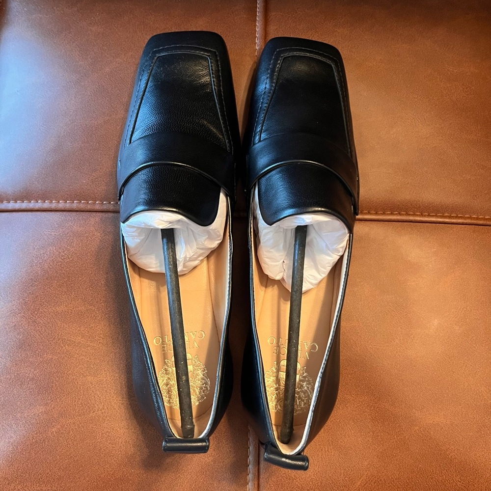 Vince Camuto Women's Emenlyn Casual Loafer Black, Size 9.5
Leather Flats Design